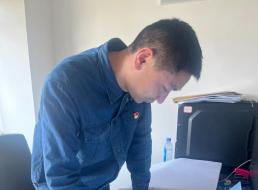 《榜樣在身邊》系列報(bào)道——優(yōu)秀共產(chǎn)黨員⑦五水廠煥新記：徐金艷與團(tuán)隊(duì)的實(shí)干足跡